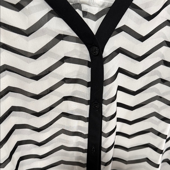 The Limited Monochrome Chevron Blouse - Picture 3 of 6